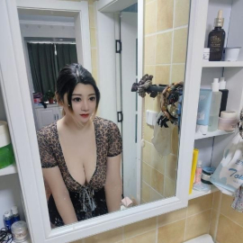 大奶小妮子