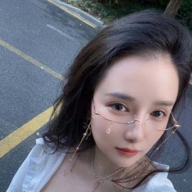 眼镜混血妹爱丽丝