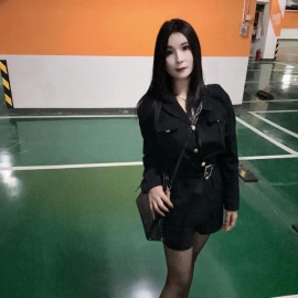 黑丝骚女