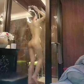 九头身大胸长腿骚妹妹