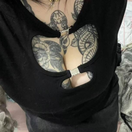 花奶纹身坦克小妹
