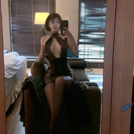 精致短发妹